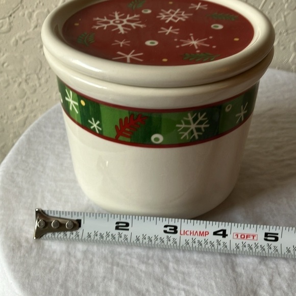 Longaberger: Christmas Holiday One Pint Crock with Lid - Picture 7 of 16